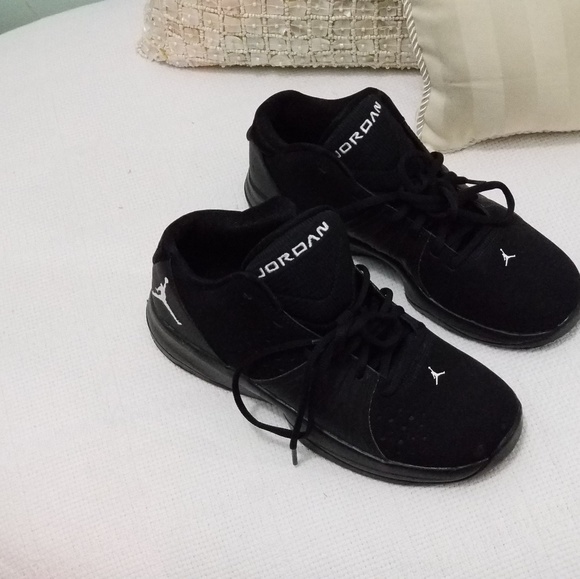 Black Air Jordans - Picture 3 of 3